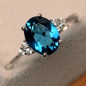 New Women's Stunning blue fashion ring